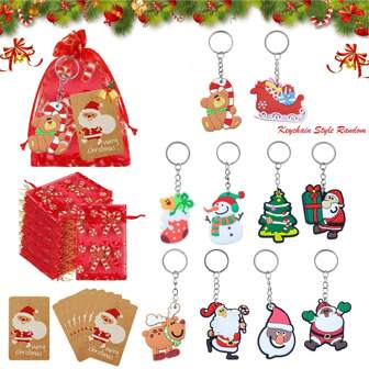 30 件圣诞钥匙扣礼品套装包括 10 个卡通圣诞钥匙圈、圣诞老人、雪人、圣诞树袜钥匙扣、10 个纱袋、10 张圣诞派对礼物感谢卡（钥匙扣款式随机）