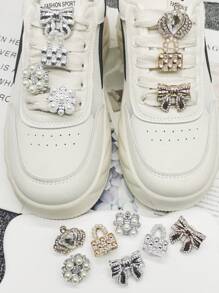 2PCS Rhinestone Crown Shoe Lace Charms ABS Bling Buckles Decorations DIY Cute Purse Shoelace Clips Accessories Decor Ornaments Fit Women Lady Sneakers Boots Xmas Halloween Birthday Party Gifts (Shoes Not Included)