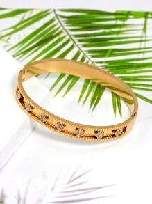 Set de 3 piezas de pulseras chapadas en oro de 18K de acero inoxidable, aptas para uso diario de mujeres, con diseño de flor y uña con circonita cúbica brillante, de estilo popular europeo y americano, para uso casual, fiestas, días festivos, cumpleaños, novia, San Valentín, regalo de joyería de muñeca para mujeres