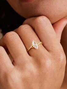 1pc Elegant And Luxurious Women's Anniversary Ring. It Is Made Of 925 Sterling Silver, With A Rhombus-Shaped Zirconia Inlaid By Six Claws. It's A Birthstone Gemstone, Suitable For Wearing At Parties, As An Engagement Ring Or As A Gift.