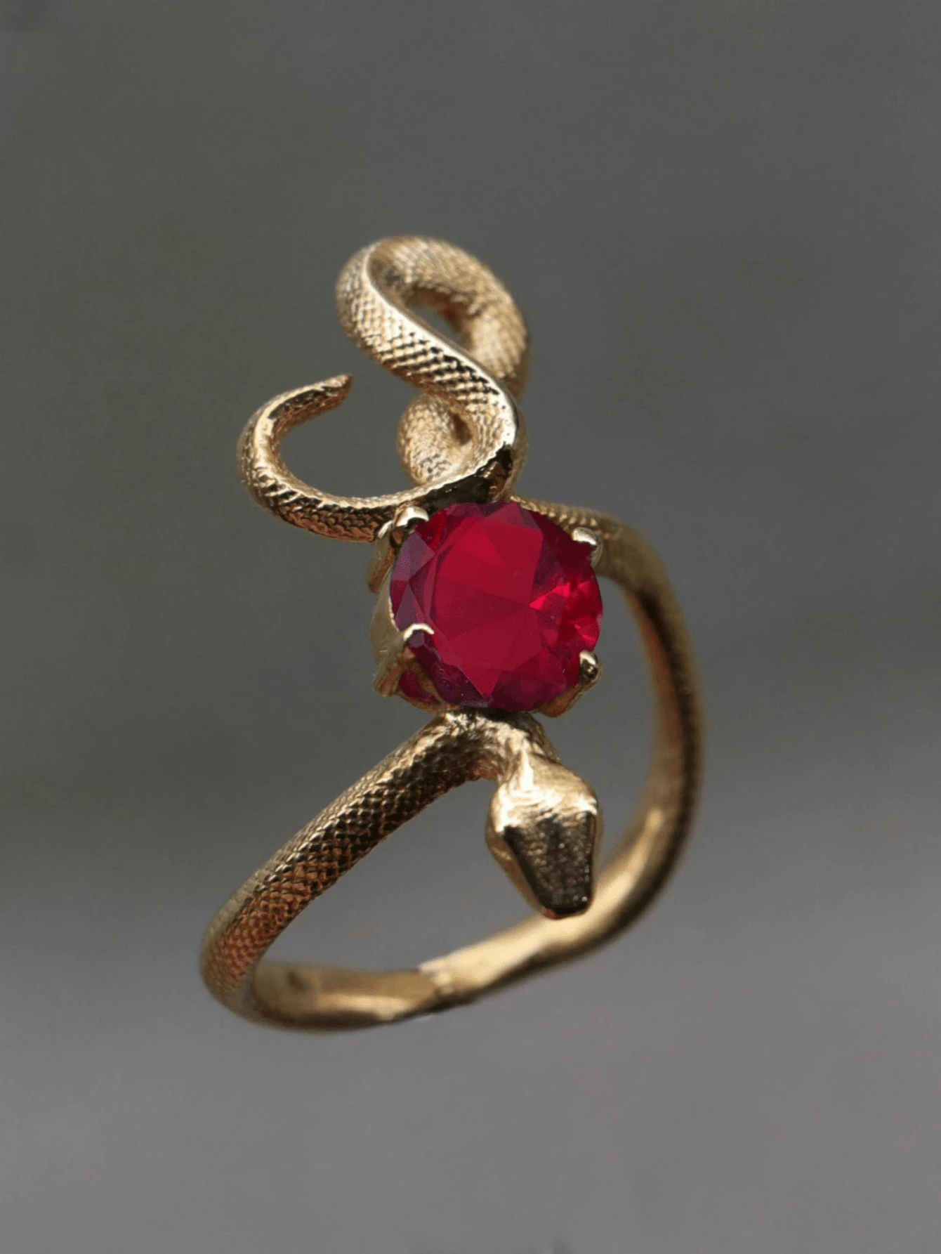 Unique Snake Imitation Emerald Zirconia 18K Gold Plated Ring For Women Men Punk Gothic Halloween Snake Jewelry