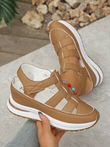 女士厚底坡跟运动凉鞋，防水露趾罗马凉鞋，新款时尚镂空一脚蹬厚底凉鞋，魔术贴防滑鞋底，夏季增高跟休闲凉鞋。圆头舒适卡其色步行鞋，女士节日派对必备休闲凉鞋，透气坡跟厚底纯色凉鞋，女士厚底夏季凉鞋。