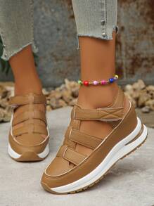 女士厚底坡跟运动凉鞋，防水露趾罗马凉鞋，新款时尚镂空一脚蹬厚底凉鞋，魔术贴防滑鞋底，夏季增高跟休闲凉鞋。圆头舒适卡其色步行鞋，女士节日派对必备休闲凉鞋，透气坡跟厚底纯色凉鞋，女士厚底夏季凉鞋。