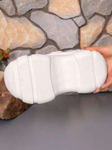 Zapatillas de mujer con diseño de agujeros elevados de 7,5 cm de suela gruesa y forro térmico - Blanco - Ver 7