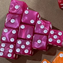 10pcs/套大孔骰子套装 - 方形珍珠骰子，适用于大理石棋盘游戏配件，非常适合棋盘游戏和派对乐趣，家庭聚会首选，适合角色扮演游戏，基于运气的桌面游戏 - 适合 14 岁以上。适合室内和室外游戏、多人游戏、朋友聚会、生日、婚礼和庆祝活动。游戏、新年、生日的绝佳礼物。 - 彩色 - 查看 6
