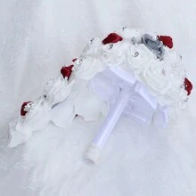 1 باقة من الورود البيضاء الأنيقة الكبيرة، مرصعة بالكريستال والأحجار الكريمة واللؤلؤ وشريط الساتان المتدلي، باقة عروس، حفل زفاف، وصيفة العروس، حفل ، عيد الحب، ترتيب زهور الرغوة الاصطناعية PE W330PE - قطر 23 سم، طول 40 سم، ارتفاع 26 سم - مشاهدة 8