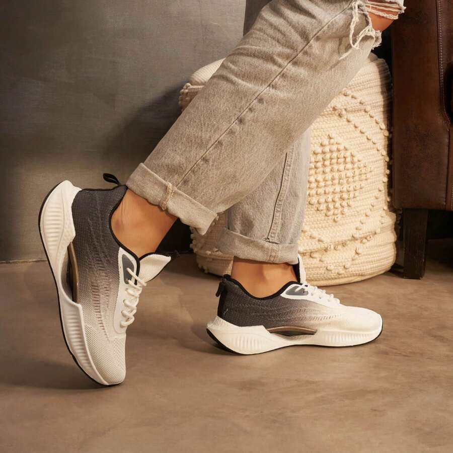 Zapato deportivo ligero con suela acolchada y patrones en relieve - Negro - Ver 1