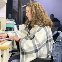 1pc Wearable Blanket, Flannel Shawl Blanket With Buckle, Double-Layer Thickened Slouchy Blanket For Home, Air Conditioning, Nap, Office Relaxation, Or Outdoor Warmth