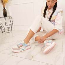 Thick-Soled Sports Shoe With Embossed Details - Multicolor - View 2