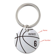 Porte-clés personnalisé avec gravure de nom de basket-ball personnalisé pour hommes et femmes. Porte-clés en acier inoxydable personnalisé avec lettres à la mode, style sportif. Cadeau de la fête des pères pour les amis. Mode, décontracté, vintage, vieux argent, sobre, personnalisé, fournitures scolaires, rentrée scolaire, cadeaux scolaires, pour le bureau, pour l'école, pour la classe, pour les cadeaux d'enseignants, pour l'université, pour les collègues, pour les chambres d'étudiants, pour les enseignants, pour les garçons et les filles, pour les adolescents, les élèves de collège, les élèves de lycée, les étudiants universitaires, les étudiants de première année, les étudiants de deuxième année, les étudiants de premier cycle