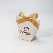 Set de 20 cajas de regalo miniatura elegantes para Eid Mubarak en negro, blanco y dorado con lazos elegantes. Perfectas para dulces, chocolates y regalos pequeños. Ideales para celebraciones de Eid, fiestas y sorpresas. Embalaje elegante para eventos memorables y ocasiones especiales - 6x6x10cm - Ver 11