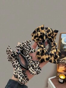 1pc Chic Leopard Print Bow Hair Claw, Large Chic Leopard Print Bow Hair Clip, Elegant Polyester & Spandex Bowknot Hair Clip, - Elegant Retro Double-Layer Big Bow Hair Clip Elegant Bow Ball Head Clip High Ponytail Fixed Clip, Vintage-Inspired Fabric Hair Claw For Ponytails & Updos, Y2K Inspired PVC Knot For Women, Perfect Gift Claw Clips Hair Claws Hair Barrettes