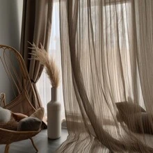 1 tấm rèm mỏng màu cà phê hiện đại với điểm nhấn là sợi chỉ vàng lấp lánh. Kết hợp chức năng che nắng với sự thanh lịch lọc ánh sáng. Được thiết kế với các lỗ khoen đục sẵn để dễ dàng lắp đặt, tấm rèm này lý tưởng để nâng cao phong cách của phòng ngủ, phòng khách và ban công đồng thời mang đến nét quyến rũ tinh tế, đương đại cho bất kỳ không gian nào. - Cà phê nâu - Xem 6