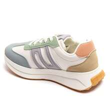 Sportieve sneakers met dikke zool en contrasterende details