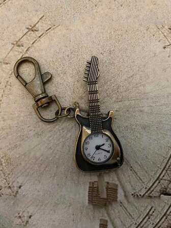 1PC Classic Vintage Guitar Pocket Watch Creative Bronze Keychain Novelty Quartz Watch Car Keychain Pendant Bag Accessories Graduation Gift Nurse Watch, Pocket Watch Chain Fashion Guitar Shaped Buckle Watch Delicate Personalized Clip Design Watch Vintage Pocket Watch