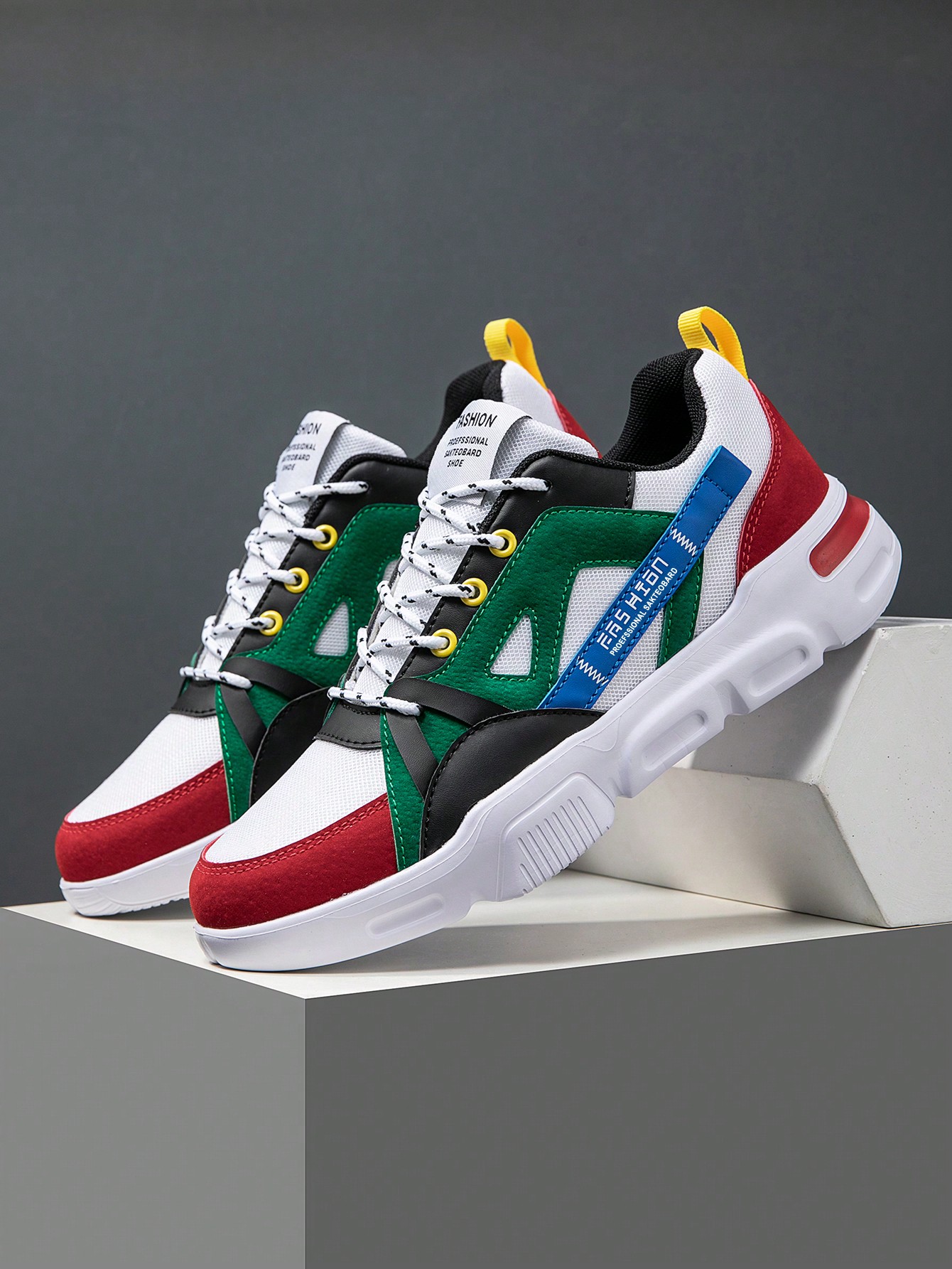 أحذية رياضية رجالية بطبعة حرفية ملونة وأربطة، أحذي...