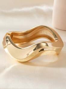 RIINHOO 1pc Vintage Minimalist Asymmetrical Metal Water Drop Snake Cuff Bracelet, Personalized Exaggerated Simplified Geometric Abstract Design Luxury Elegant Bangle, Suitable For Women's Daily Commute, Holidays Gift, Friends Gathering And Banquet, Fashion Street Shooting, Runway Accessory - Gold - View 5