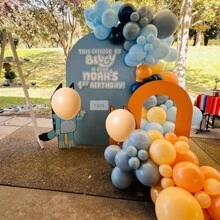 狗狗主题气球拱门花环套装，包含5/10/18英寸橙色、裸色、海军蓝、灰色乳胶气球，适用于“我两岁了”生日派对、狗狗聚会、蓝色狗狗宾果游戏、雏菊花派对装饰 - As shown the size picture - 查看 3