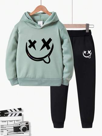 2 st/set Young Boy grafiskt tryckt huvtröja och mjukisbyxor