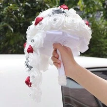 1 باقة من الورود البيضاء الأنيقة الكبيرة، مرصعة بالكريستال والأحجار الكريمة واللؤلؤ وشريط الساتان المتدلي، باقة عروس، حفل زفاف، وصيفة العروس، حفل ، عيد الحب، ترتيب زهور الرغوة الاصطناعية PE W330PE - قطر 23 سم، طول 40 سم، ارتفاع 26 سم - مشاهدة 4