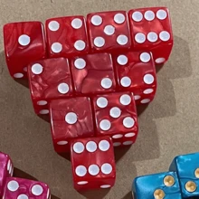 10pcs/套大孔骰子套装 - 方形珍珠骰子，适用于大理石棋盘游戏配件，非常适合棋盘游戏和派对乐趣，家庭聚会首选，适合角色扮演游戏，基于运气的桌面游戏 - 适合 14 岁以上。适合室内和室外游戏、多人游戏、朋友聚会、生日、婚礼和庆祝活动。游戏、新年、生日的绝佳礼物。 - 彩色 - 查看 7