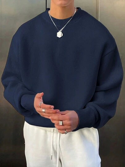 男士纯色圆领休闲毛衣，简约风格，适合日常通勤，可叠穿，秋冬季长袖上衣