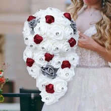 1 باقة من الورود البيضاء الأنيقة الكبيرة، مرصعة بالكريستال والأحجار الكريمة واللؤلؤ وشريط الساتان المتدلي، باقة عروس، حفل زفاف، وصيفة العروس، حفل ، عيد الحب، ترتيب زهور الرغوة الاصطناعية PE W330PE - قطر 23 سم، طول 40 سم، ارتفاع 26 سم - مشاهدة 1