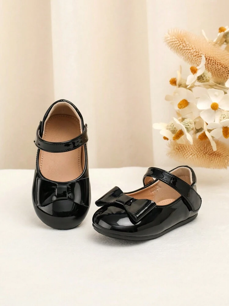 زوج واحد أحذية منزلية/للأطفال الرضع من التصميم المزخرف البشكل طيات من بي يو، منخفضة وجميلة، مناسبة للارتداء خارجيًا في الربيع/الخريف - الأسود - مشاهدة 1