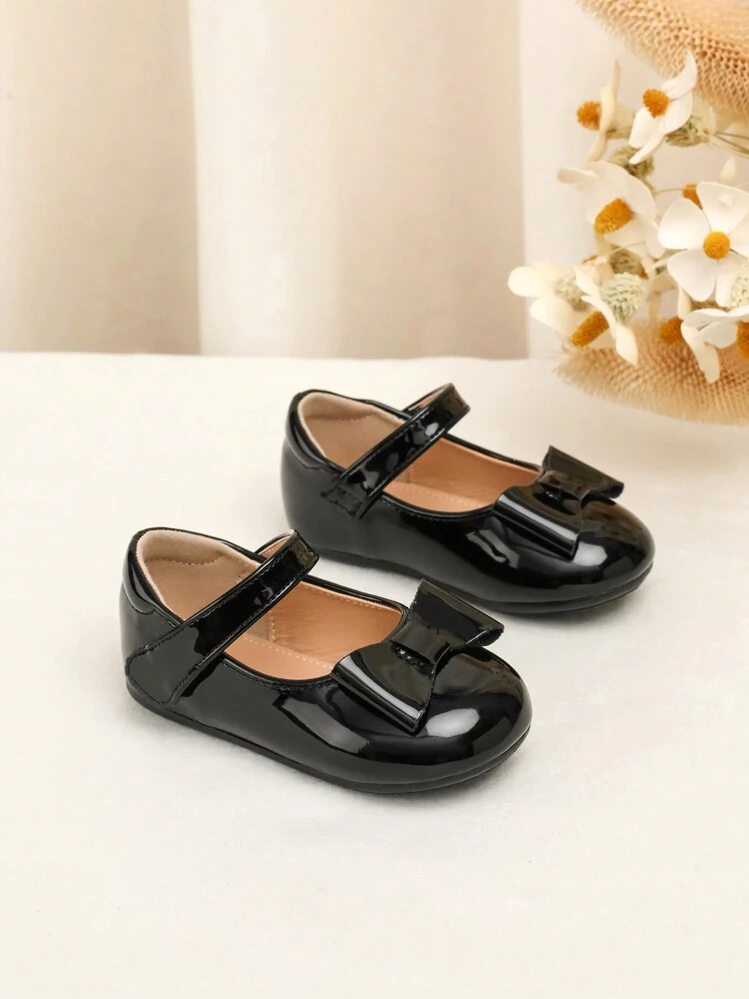 زوج واحد أحذية منزلية/للأطفال الرضع من التصميم المزخرف البشكل طيات من بي يو، منخفضة وجميلة، مناسبة للارتداء خارجيًا في الربيع/الخريف - الأسود - مشاهدة 3