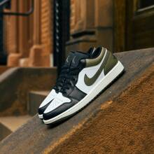 Nike Air Jordan 1 Low Black Toe Medium Olive 553558-092 Men's Fashion Sneaker New - 橄欖綠 - 查看 1