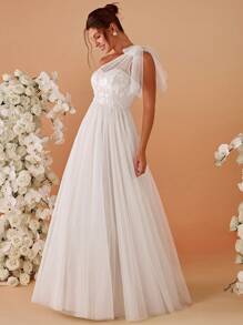 One Shoulder Pearl Dress Appliques Contrast Wedding Dress - White - View 8