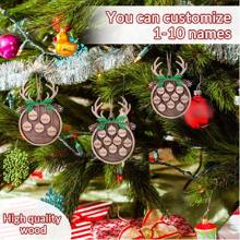 Klasyczna drewniana ozdoba choinkowa spersonalizowana z niestandardowym imieniem Deer Horn Design. Drewniana wisząca dekoracja jest idealna na świąteczne przyjęcie, Boże Narodzenie i Nowy Rok