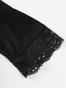 T-shirt décontracté à manches longues avec empiècement en dentelle et encolure carrée pour femme