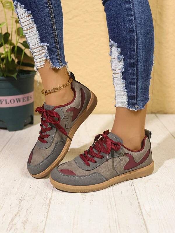 2025 New Women's Flat Athletic Casual Sneakers