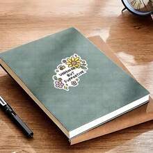 3 英寸“疯狂但支持贴纸 - 可爱有趣的花卉贴纸，适用于笔记本电脑、笔记本、水瓶、个人空间、心理健康角落和朋友区 | 非常适合朋友、幽默爱好者、心理健康倡导者和支持者 | 送给朋友、家人和同事的理想礼物 | 令人振奋的幽默贴纸，适用于友谊装饰、自我护理和相关幽默”