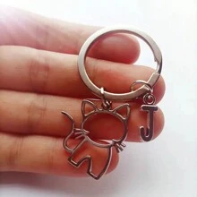 1pc 26 English Letters Metal Cartoon Cat Keychain, Creative Letter Keyring Accessory, Gift For Bag, Car, Couple, Unisex Car Accessories Bag Charm Backpack For School