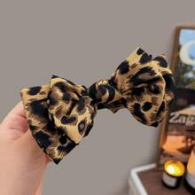 1pc Chic Leopard Print Bow Hair Claw, Large Chic Leopard Print Bow Hair Clip, Elegant Polyester & Spandex Bowknot Hair Clip, - Elegant Retro Double-Layer Big Bow Hair Clip Elegant Bow Ball Head Clip High Ponytail Fixed Clip, Vintage-Inspired Fabric Hair Claw For Ponytails & Updos, Y2K Inspired PVC Knot For Women, Perfect Gift Claw Clips Hair Claws Hair Barrettes