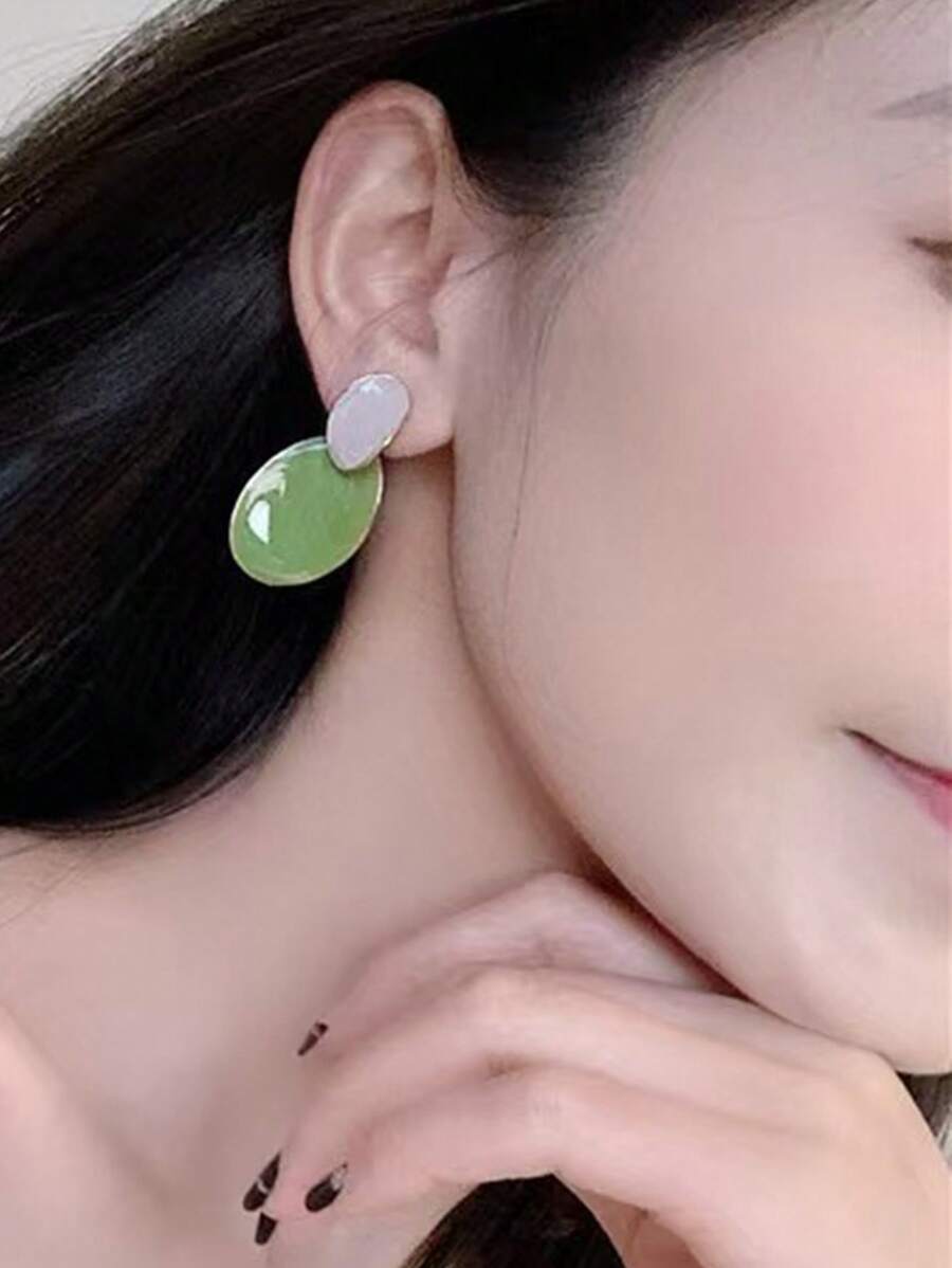 1对椭圆形油滴耳环，适合女性日常通勤佩戴 - 綠色 - 查看 1