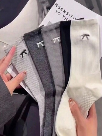 3 أزواج من الجوارب متوسطة الطول المنفذة للرطوبة والتهوية، مجموعة عشوائية