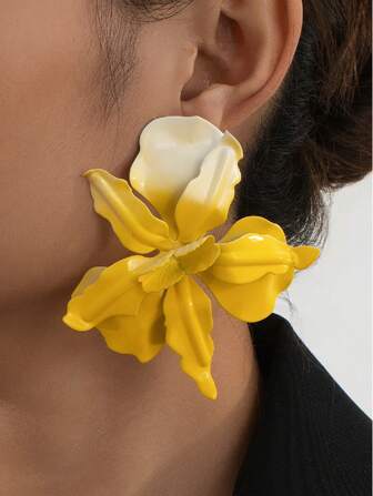 1 Pair Vintage European & American Style Exaggerated 3D Floral Asymmetrical Glossy Stud Earrings For Women, Suitable For Vacation & Party Gifts