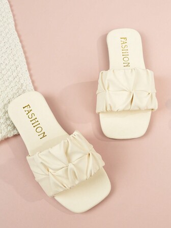 Children Fashion Outdoor Sandals Summer Square Toe Flat Shoes One-Strap Sandals New Style Girls Shoes Stylish Beach Slippers