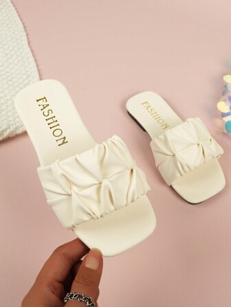 Children Fashion Outdoor Sandals Summer Square Toe Flat Shoes Strap Sandals New Style Girls Shoes Stylish Beach Slippers