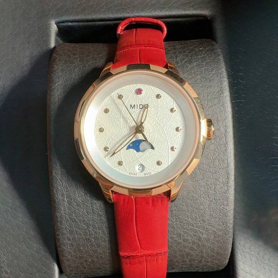 MIDO 华熙系列石英机芯月相女士腕表瑞士腕表 31 毫米不锈钢表壳 - 紅色 - 查看 1