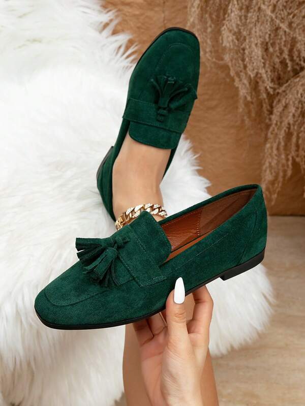 Mocassins carrés élégants  vert avec franges et pendentif floral pour femmes, conviennent pour l'automne/l'hiver