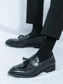 Męskie modne formalne buty z frędzlami, czarne wsuwane skórzane buty wizytowe do biura, pracy, na wesele