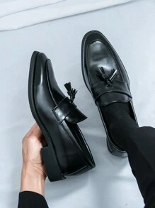 Męskie modne formalne buty z frędzlami, czarne wsuwane skórzane buty wizytowe do biura, pracy, na wesele
