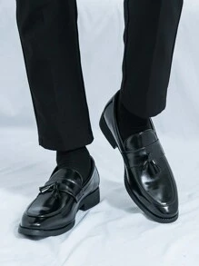 Męskie modne formalne buty z frędzlami, czarne wsuwane skórzane buty wizytowe do biura, pracy, na wesele