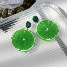 1 paire de boucles d'oreilles élégantes et minimalistes pour femmes avec design de série de fruits tels que pitaya, citron, orange, kiwi. Convient pour le port quotidien, les fêtes et les vacances. Excellent cadeau pour les petites amies, l'épouse, la famille et les amis