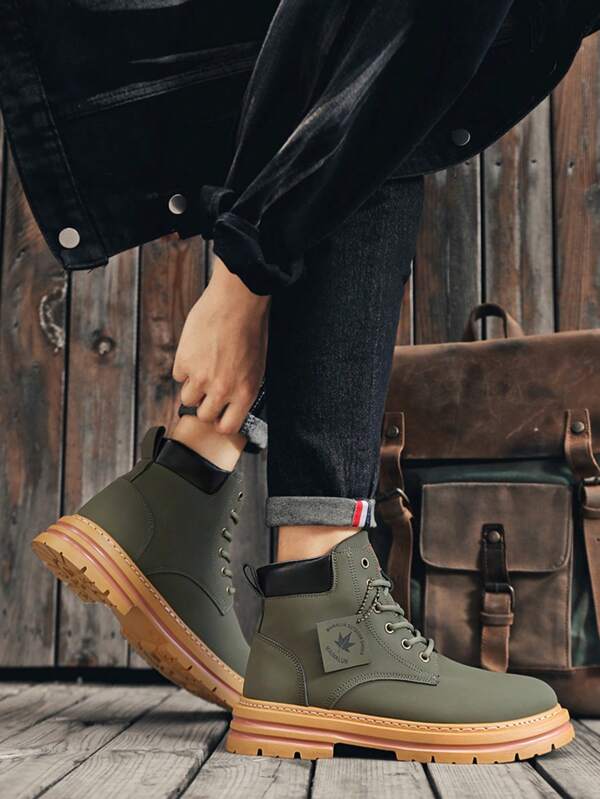 [Tamanho pequeno 1] Botas masculinas de tamanho grande 2024 Novas botas amarelas grandes de cano alto, sola grossa, botas de couro plataforma esportiva casual pretas, botas de cano alto transfronteiriças de inverno, sapatos