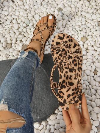 Sandali estivi da donna semplici e confortevoli, con stampa leopardata, tacco sottile e punta aperta